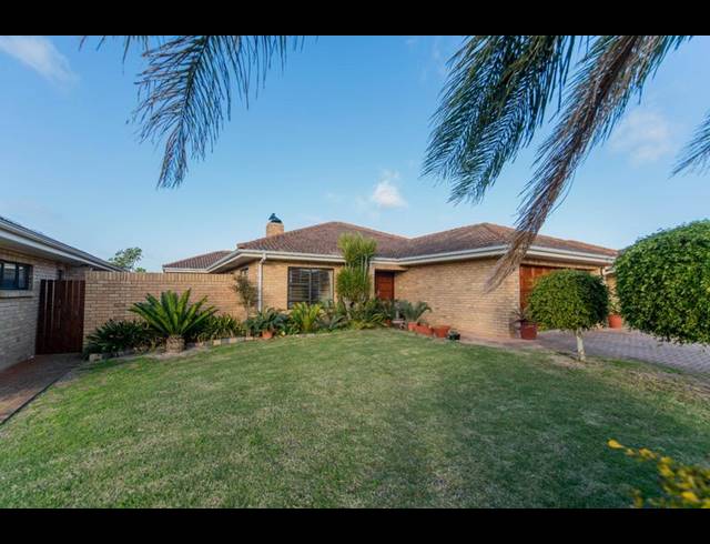 3 BEDROOM TOWNHOUSE FOR SALE IN SUMMERSTRAND